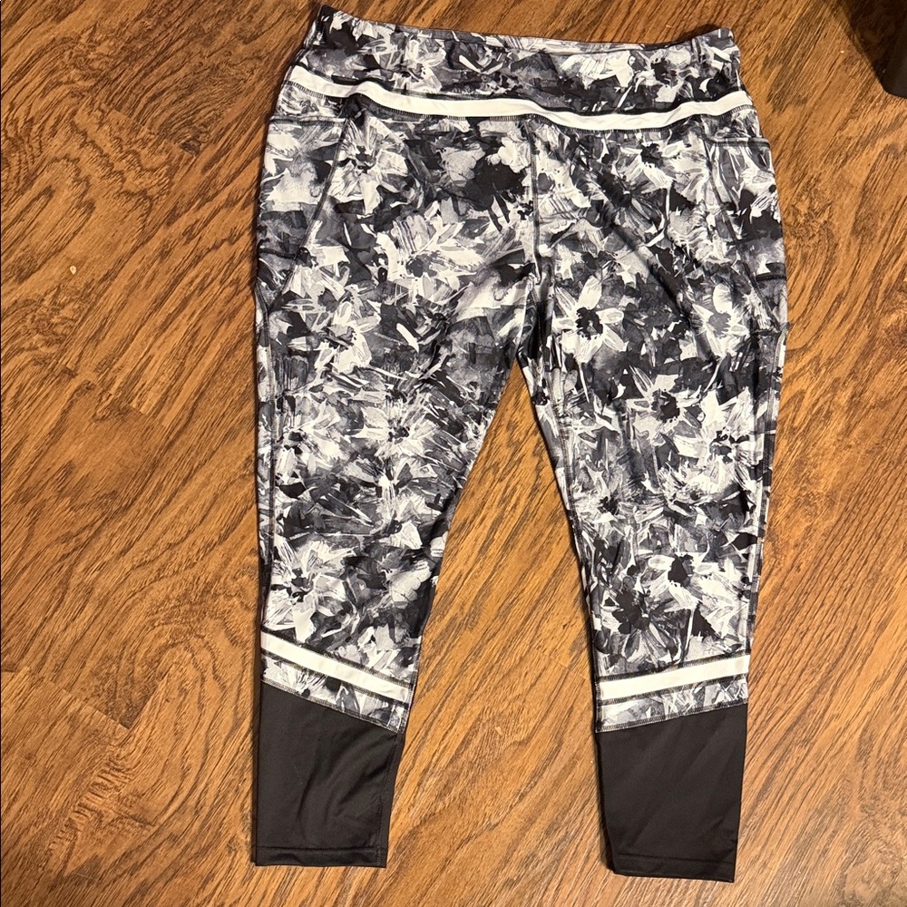 Tek Gear Black and Gray Floral Joggers